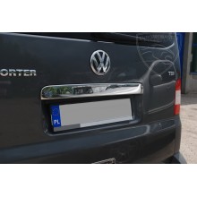 Накладка на крышку багажника, над номерным знаком VW T5